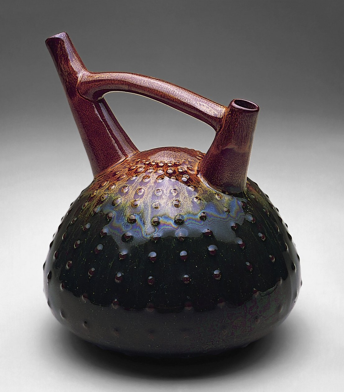 Vaso a doppio beccuccio a forma di riccio di mare, c.1879-1882 (ceramica) da Christopher Dresser
