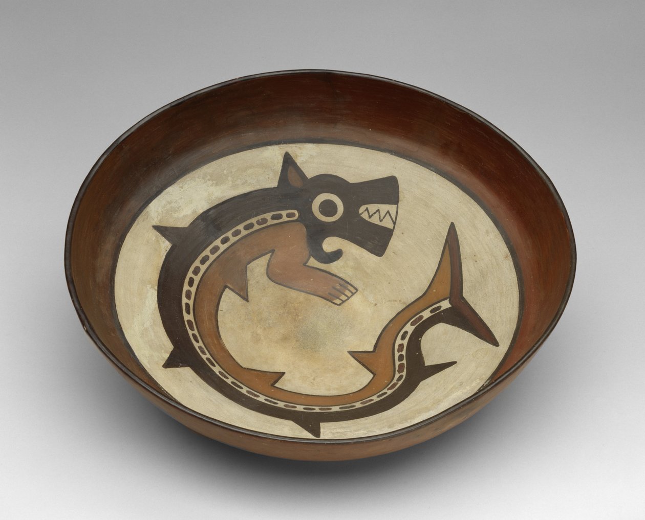 Ciotola con una divinità orca assassina da Culture Nazca