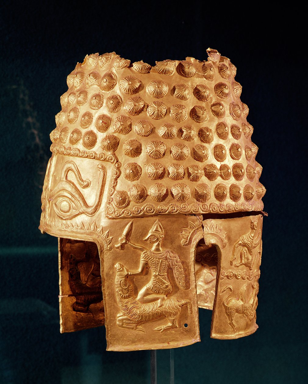 Elmo cerimoniale, da Poiana Cotofenesti, Contea di Prahova da Dacian