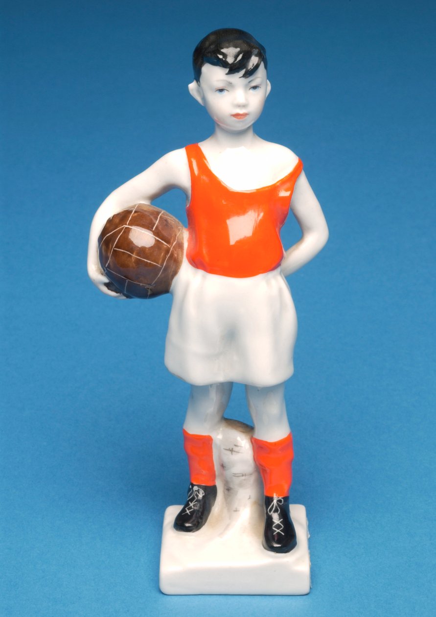 Ragazzo danese con un pallone da calcio (ceramica) da Danish School