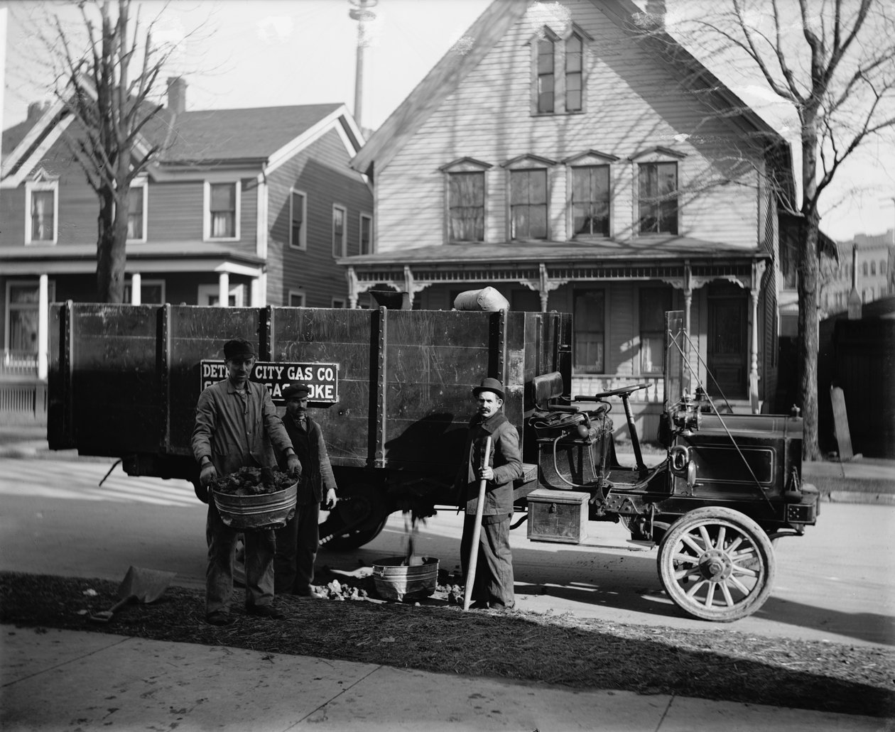 Carro di consegna della coca e lavoratori, Detroit City Gas Co., Michigan, 1900 da Detroit Publishing Co.
