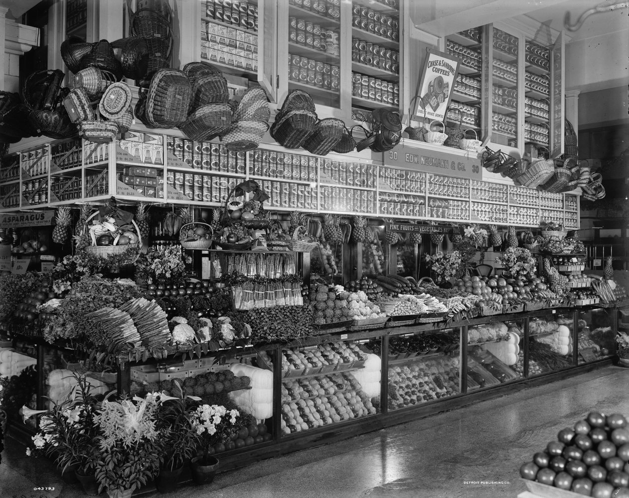 Edw. Neumann, Broadway Market, Detroit, Michigan, c.1905-15 da Detroit Publishing Co.