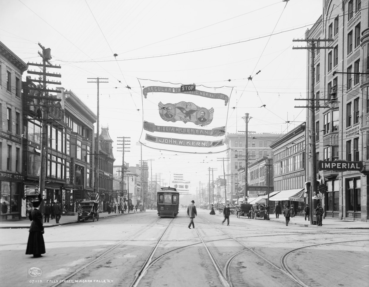 Falls Street, Cascate del Niagara, N.Y., c.1908 da Detroit Publishing Co.