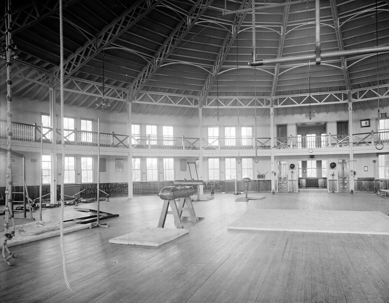 Interno della palestra, Accademia Navale degli Stati Uniti, c.1890-1901 da Detroit Publishing Co.