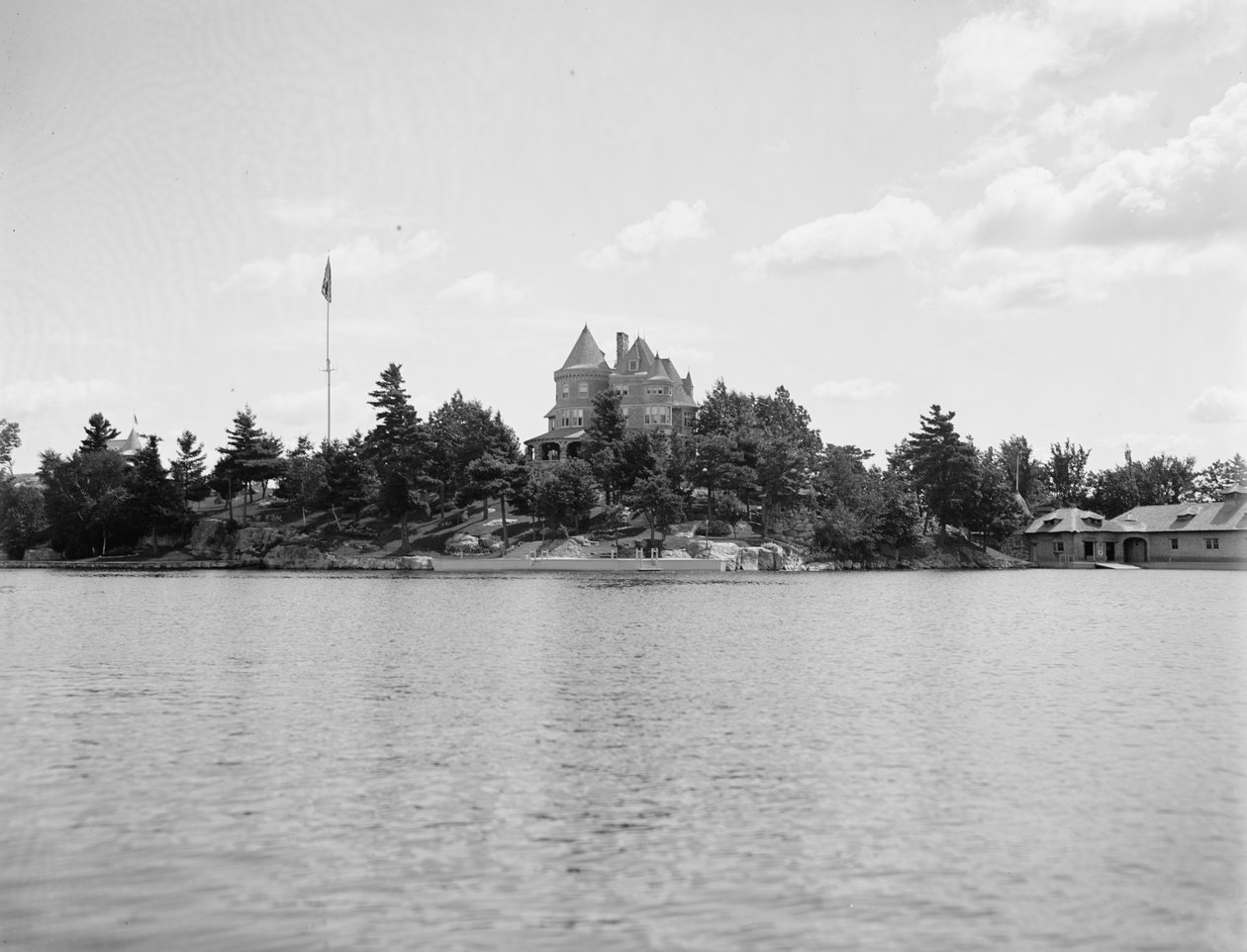 Neh Mahbin, Mille Isole, N.Y., c.1900-20 da Detroit Publishing Co.