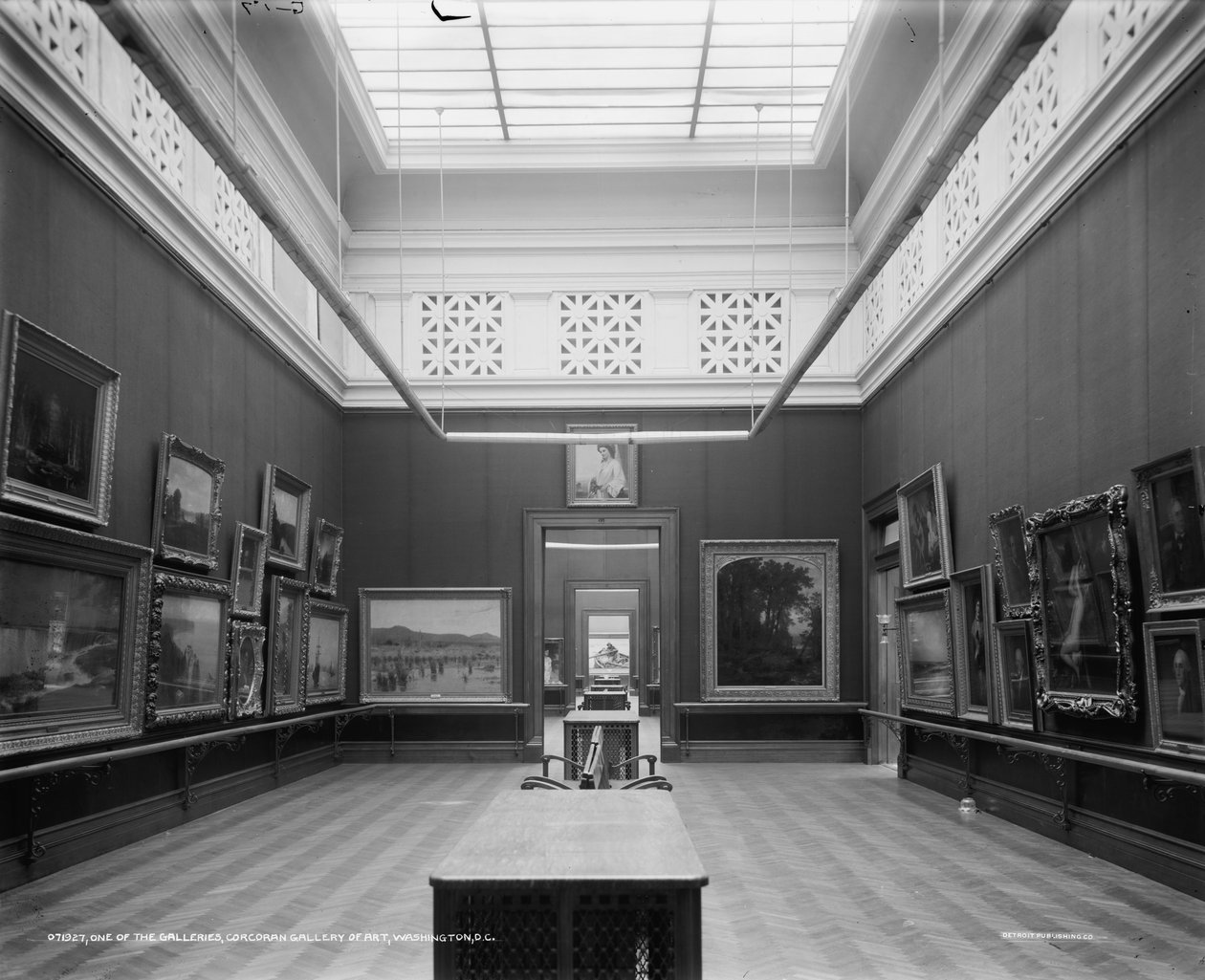 Una delle gallerie, Corcoran Gallery of Art, Washington, D.C., c.1905-15 da Detroit Publishing Co.