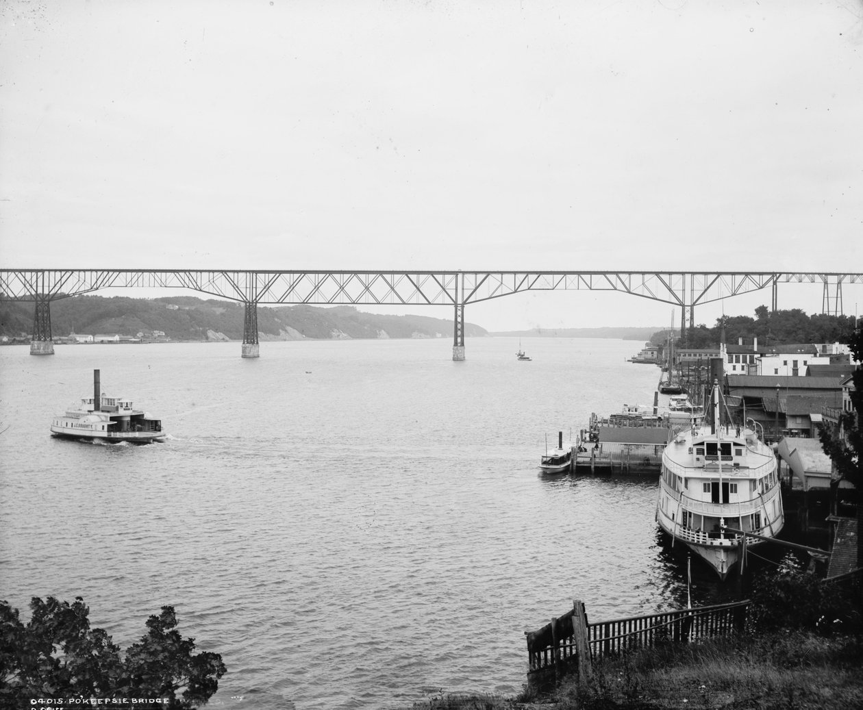 Ponte di Pokeepsie (Poughkeepsie), New York, c.1880-97 da Detroit Publishing Co.