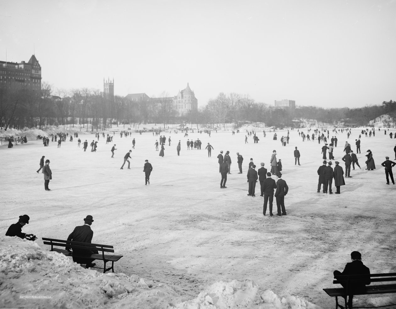 Pattinaggio a Central Park, New York, c.1900-06 da Detroit Publishing Co.