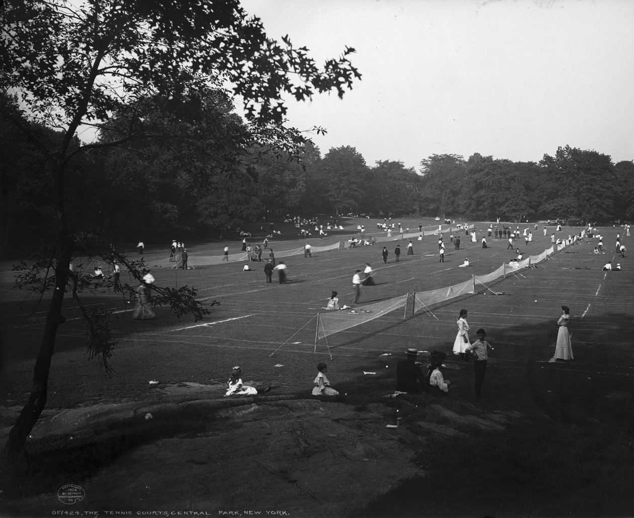 I campi da tennis, Central Park, New York, c.1904 da Detroit Publishing Co.