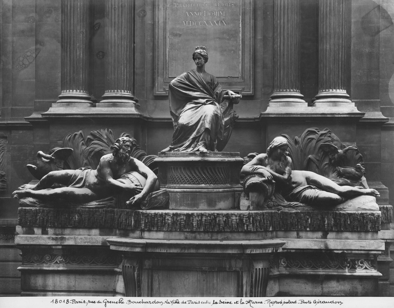 Fontana delle Quattro Stagioni, rue de Grenelle, 1739-46 (dettaglio) da Edmé Bouchardon