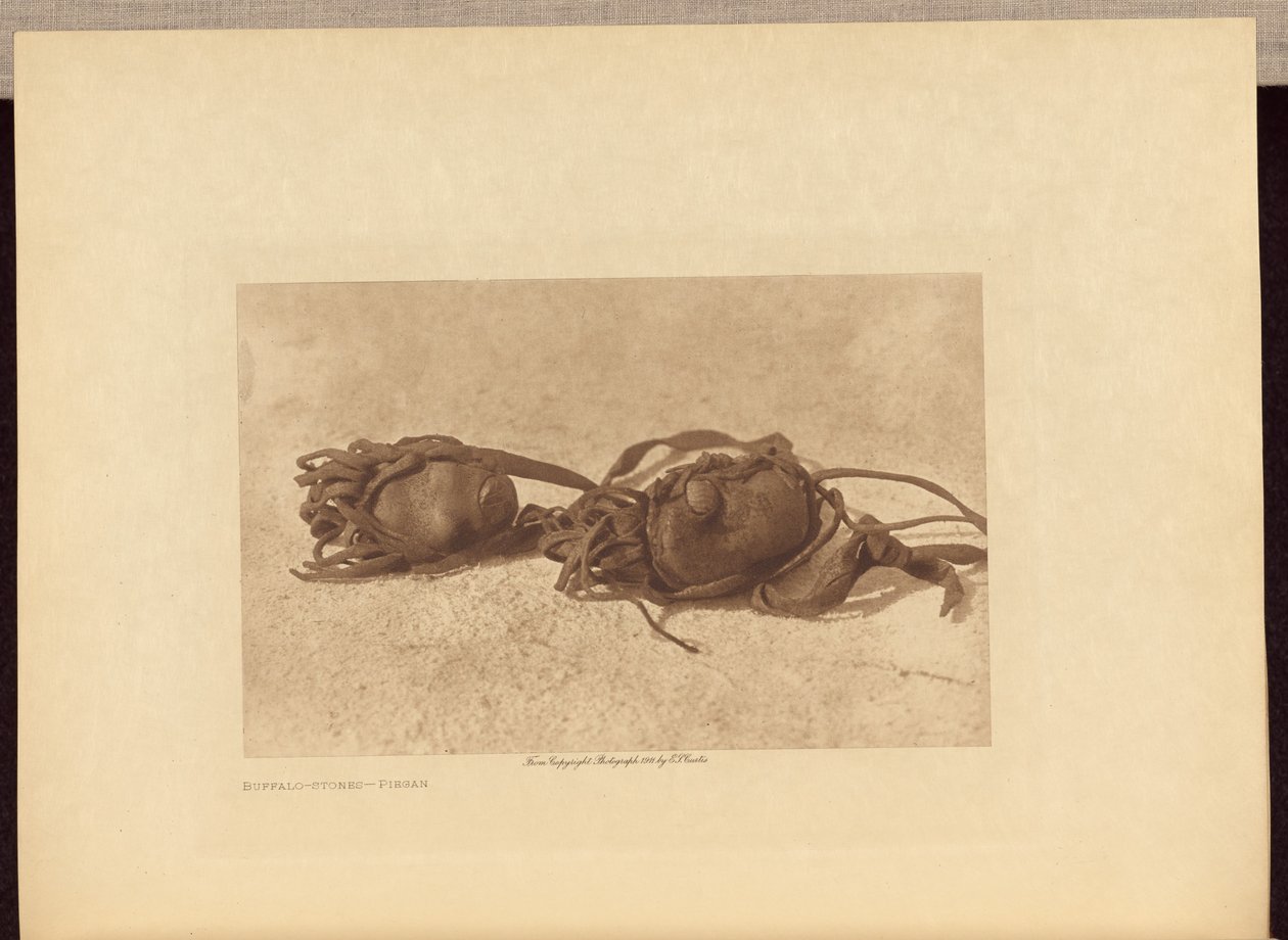 Buffalo-stones - Piegan da Edward S. Curtis