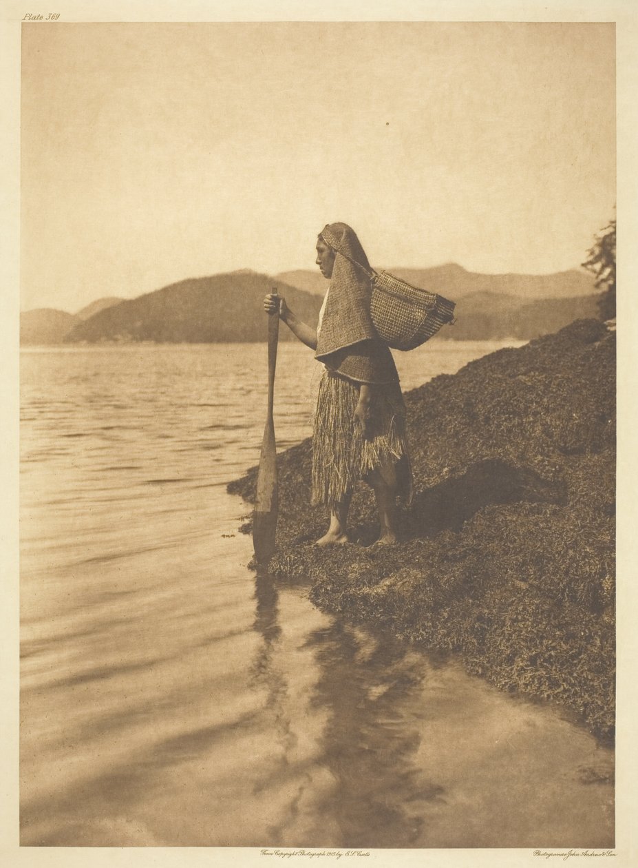 La raccoglitrice di alghe da Edward S. Curtis
