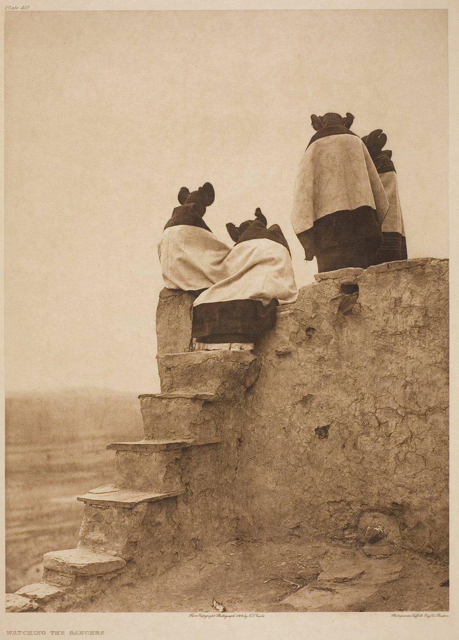 Guardando i ballerini da Edward S. Curtis