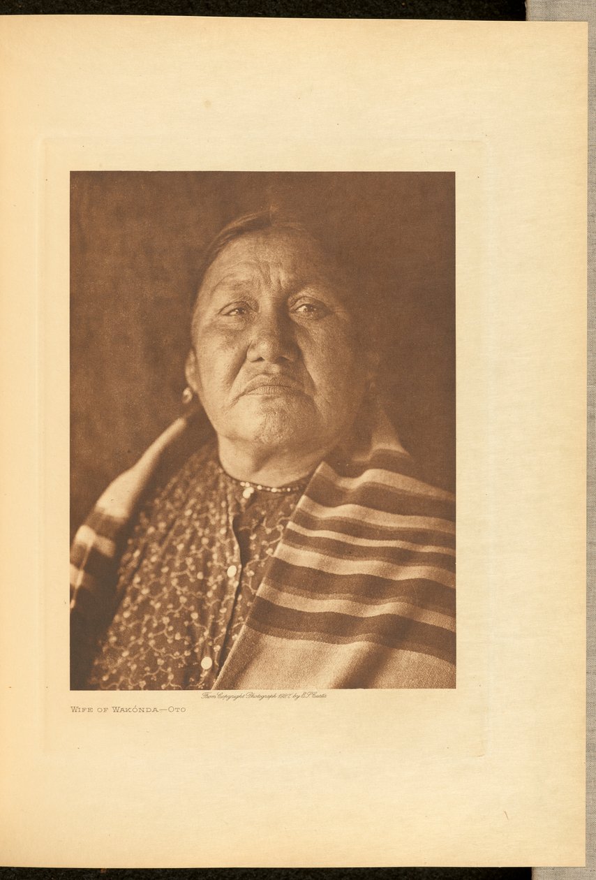 Moglie di Wakónda - Oto da Edward S. Curtis