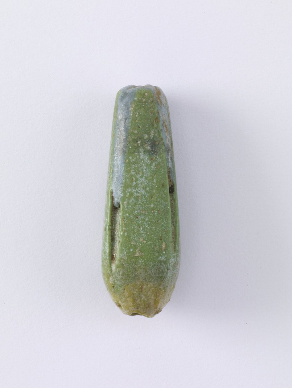 Pendente a perline in forma di fiore chiuso, forse Periodo Tardo o Periodo Saite, 664-525 a.C. da Egyptian