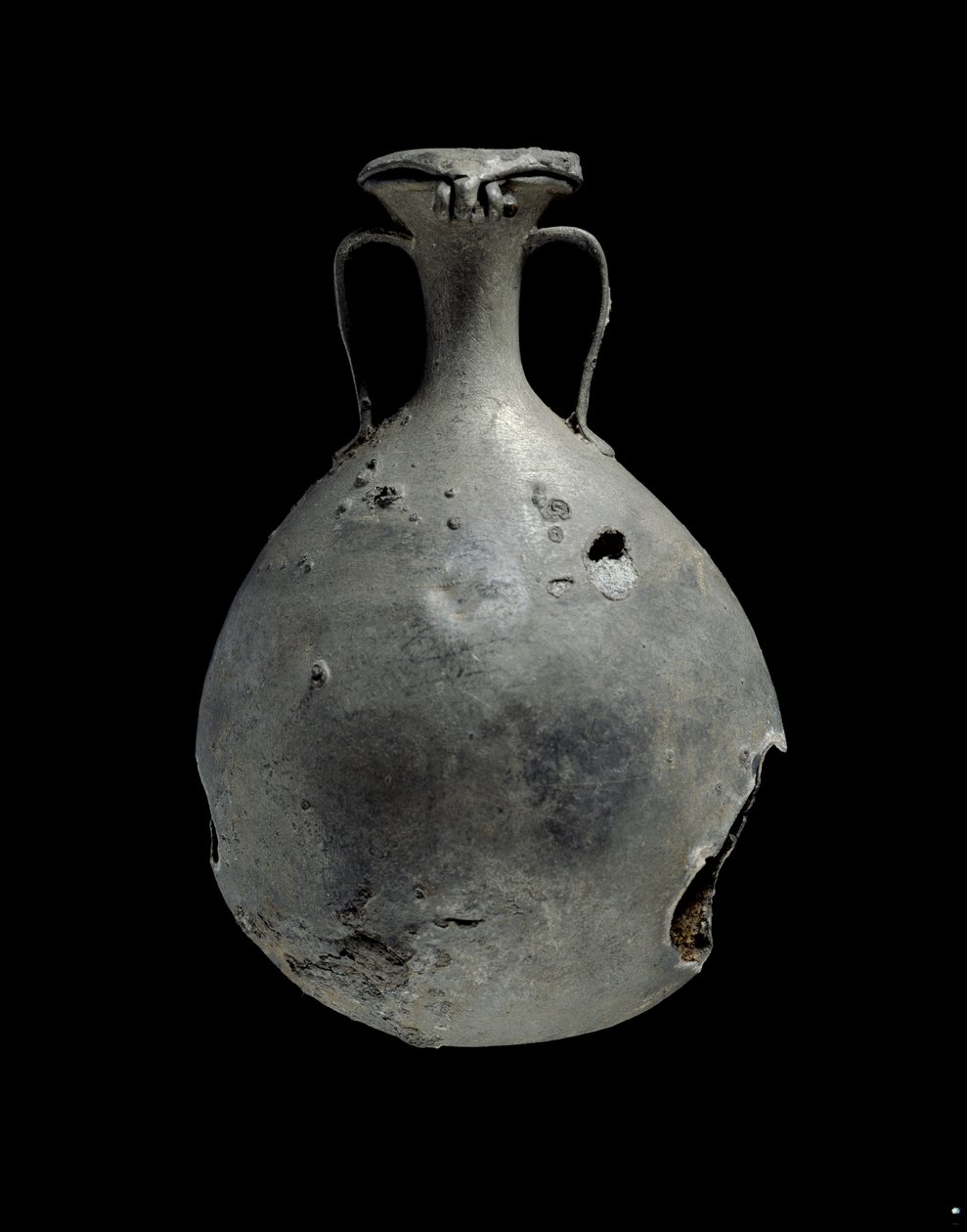 Fiasca in lega di stagno-piombo con coperchio da Egyptian 18th Dynasty