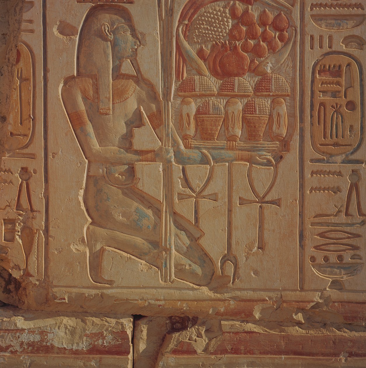 Figura inginocchiata che presenta cesti di cibo, dal Tempio di Ramesse II, Nuovo Regno, c.1304-1270 a.C. da Egyptian 19th Dynasty