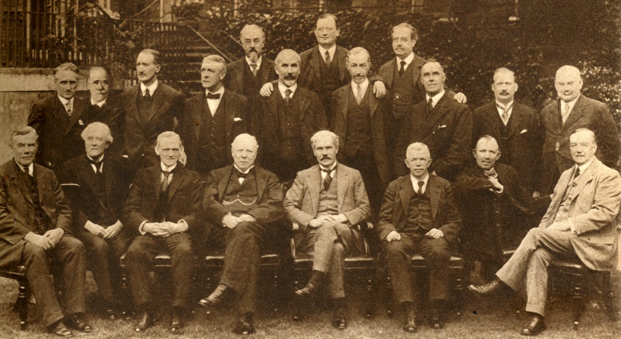 Il primo governo laburista britannico da Elliott and Fry