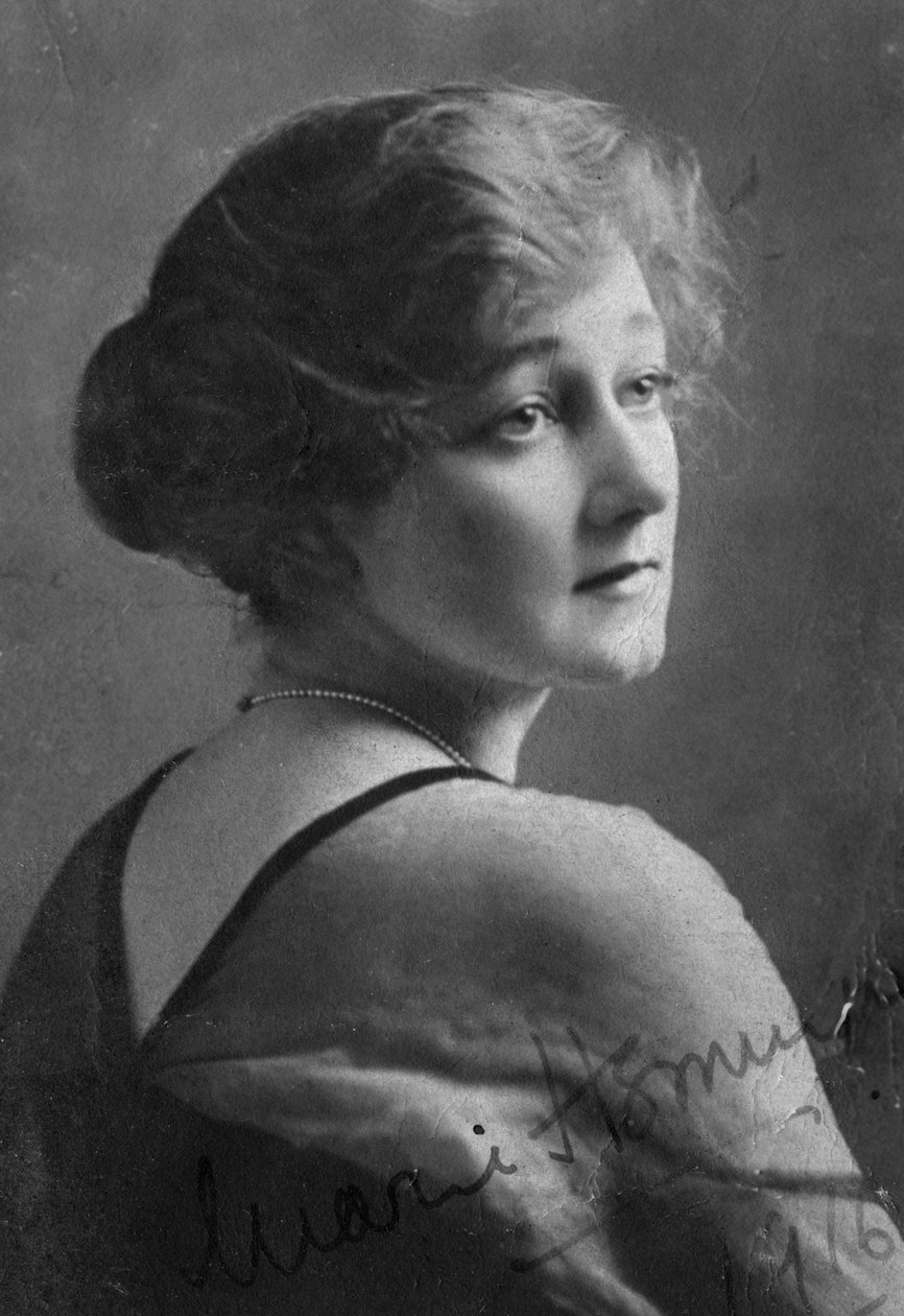 Marie Hemingway 1883-1939, attrice inglese, 1916 da Elliott and Fry