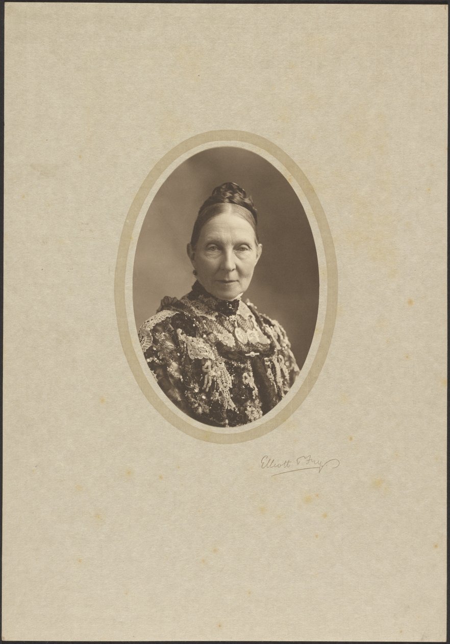 Signora Knowles da Elliott and Fry