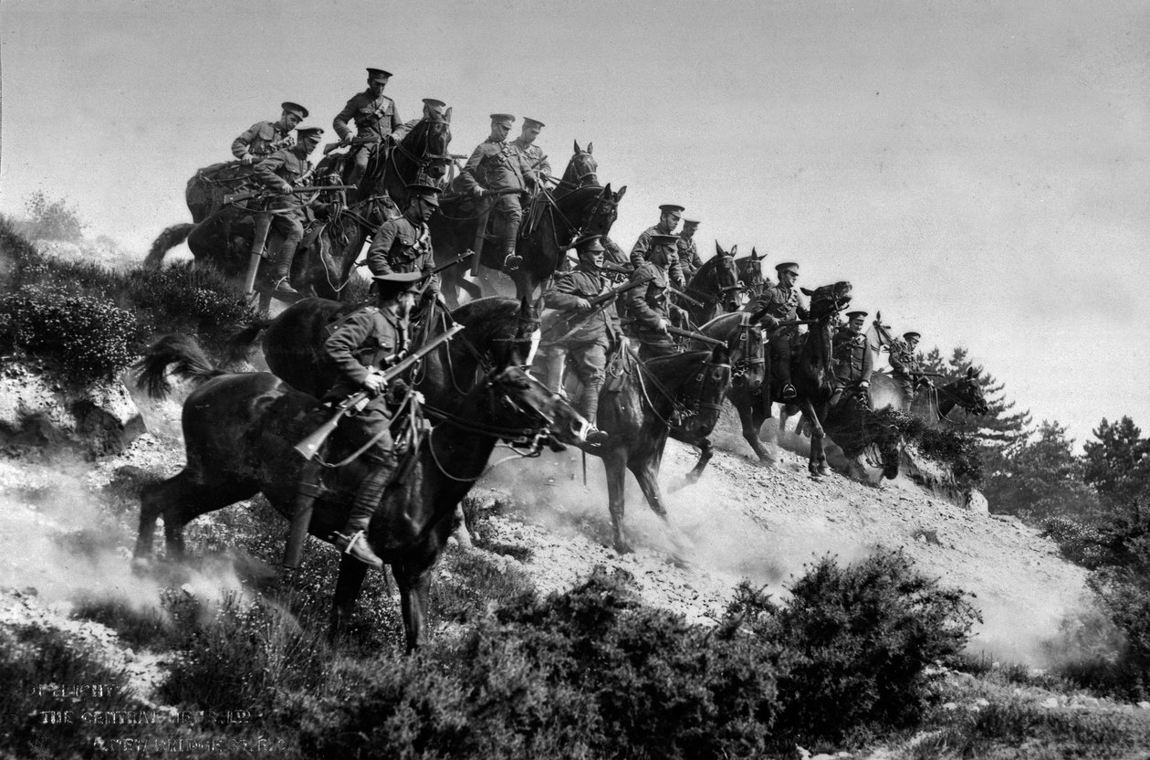 1º Reggimento di Riserva di Cavalleria in addestramento, Aldershot, c.1914 da English Photographer