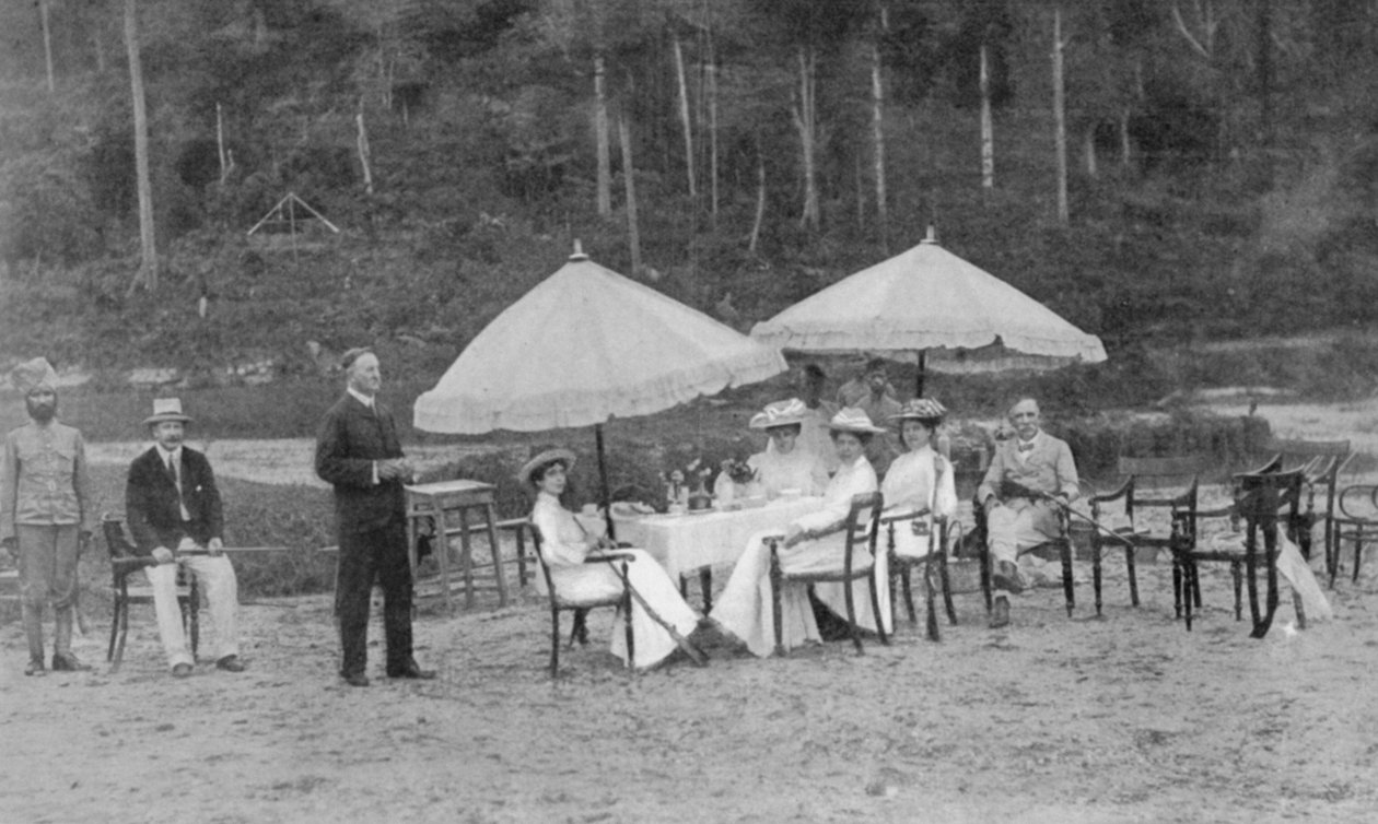 Dopo una partita: tiratrici a pranzo da English Photographer