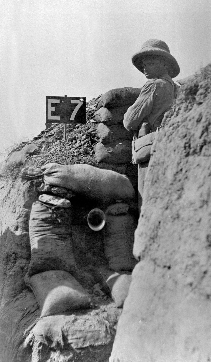 Truppe britanniche nelle trincee, Sannayat, 1916 da English Photographer