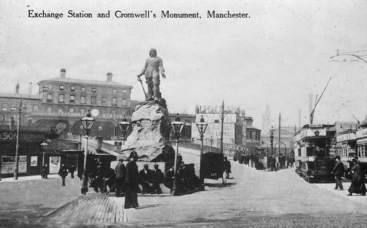Stazione di Exchange e Monumento di Cromwell, Manchester da English Photographer