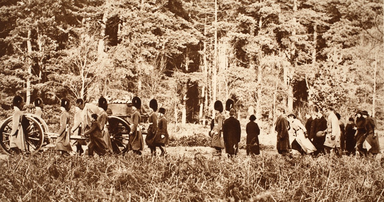 Il corteo funebre di Re Giorgio a Sandringham, attraverso i boschi che amava, 1936 da English Photographer