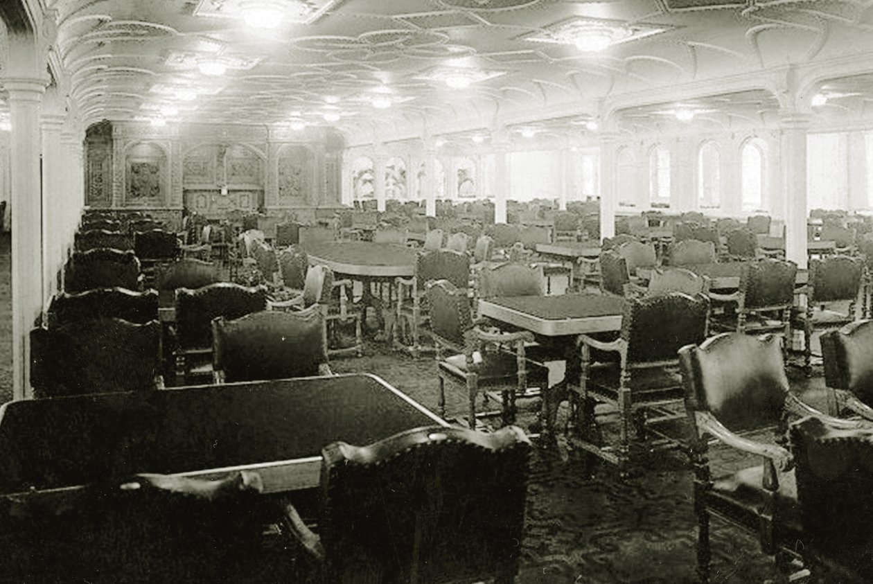 RMS Titanic: Salone da pranzo di prima classe sul ponte D, 1912 da English Photographer