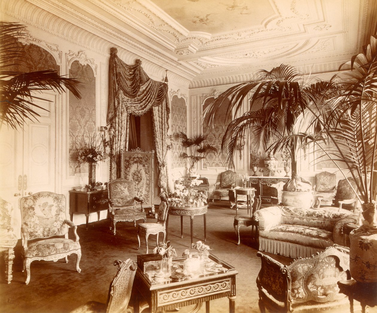 Il salotto a 17 Grosvenor Place, Londra da English Photographer