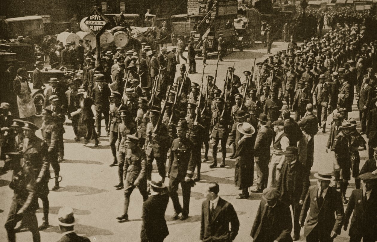 Il ritorno dei London Rifles dopo splendidi servizi in Francia, 1919 da English Photographer