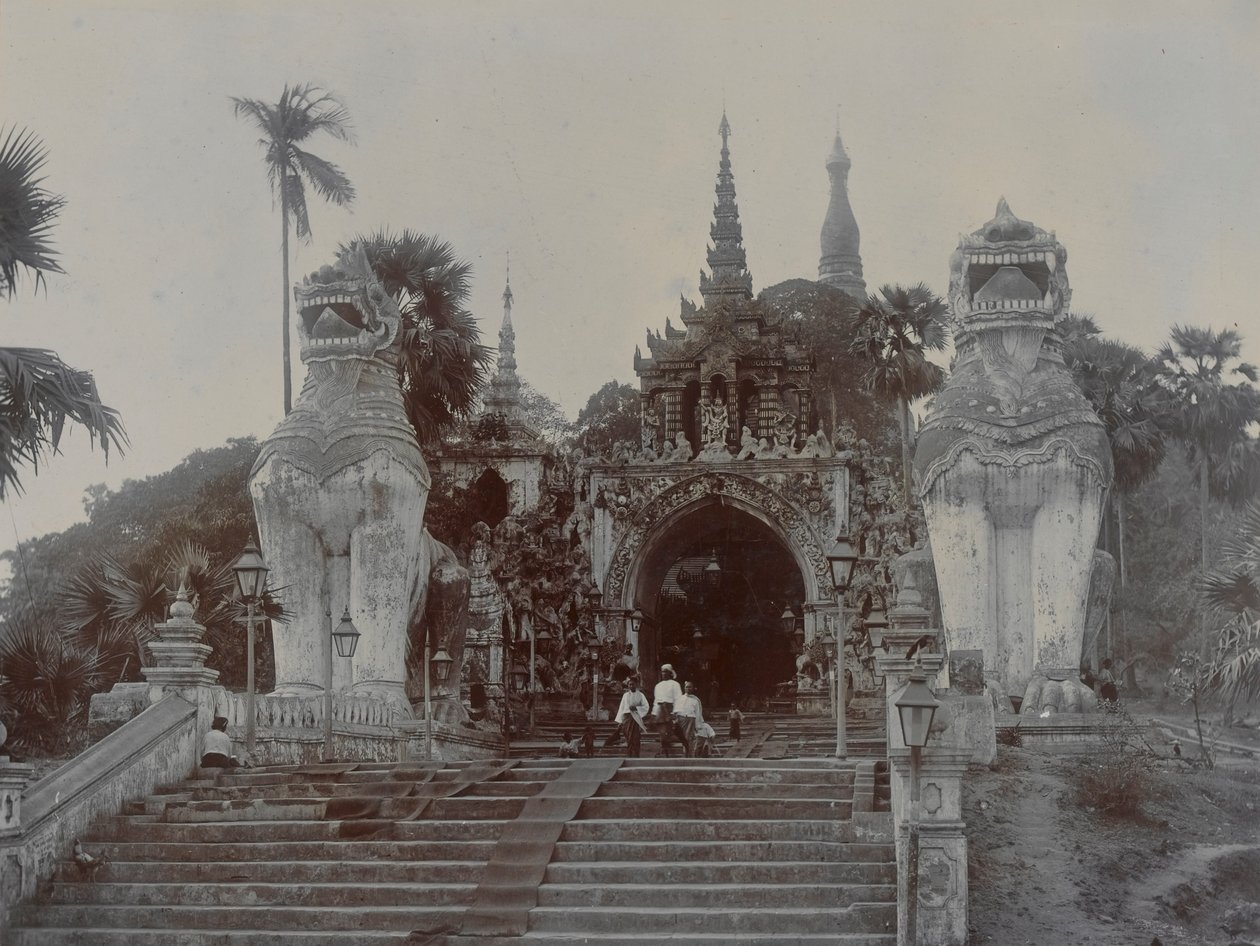 La Pagoda Shwedagon a Rangoon, Birmania, c.1860 da English Photographer