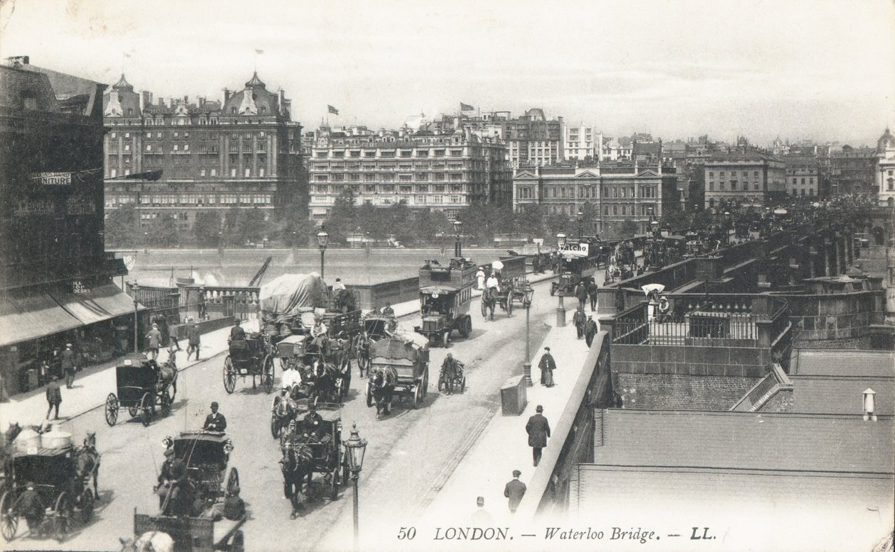 Traffico che passa sul Waterloo Bridge da English Photographer