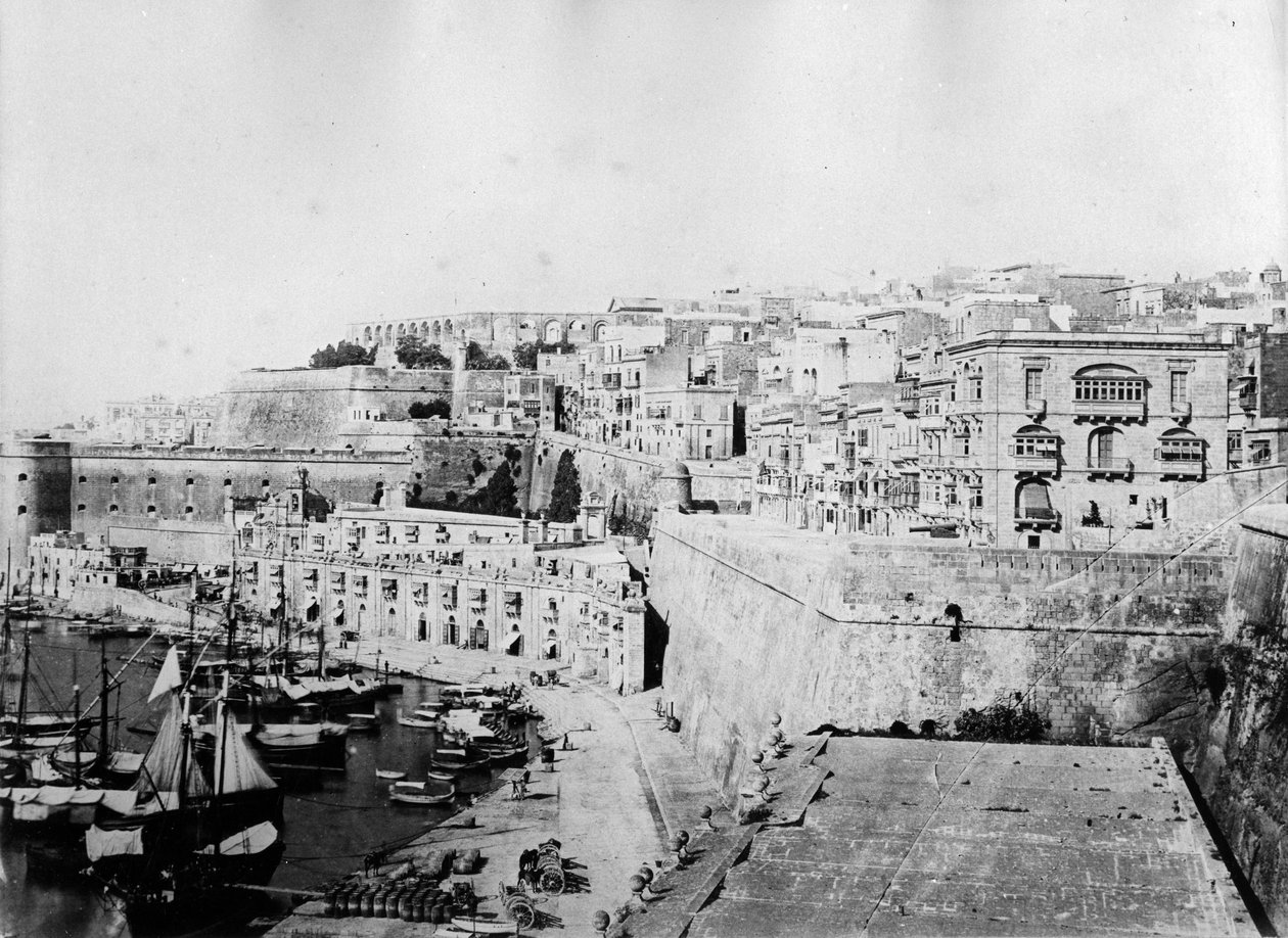 Valletta da Lower Baracca, Malta, c.1880-83 da English Photographer