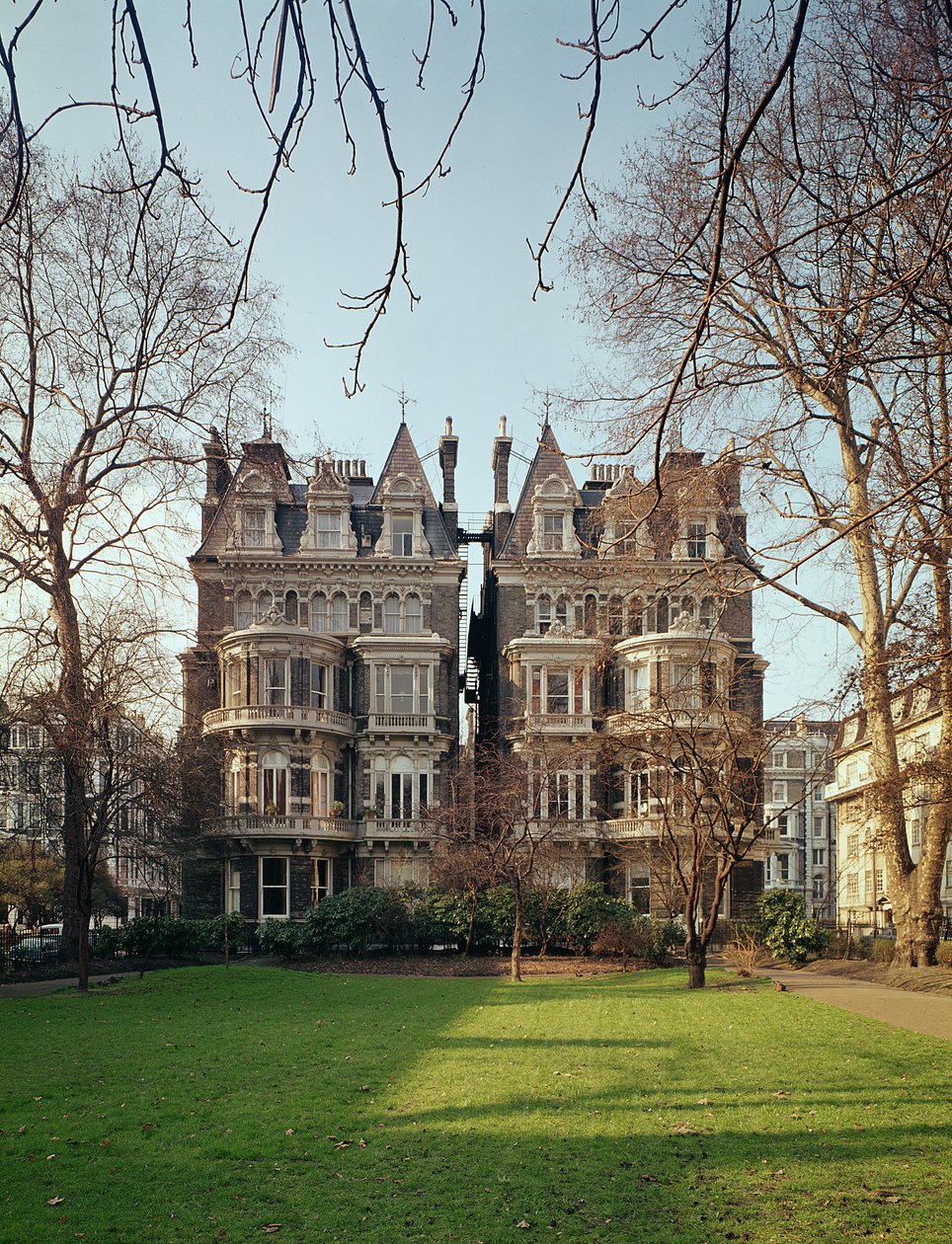 Cornwall Gardens, SW7 da English School