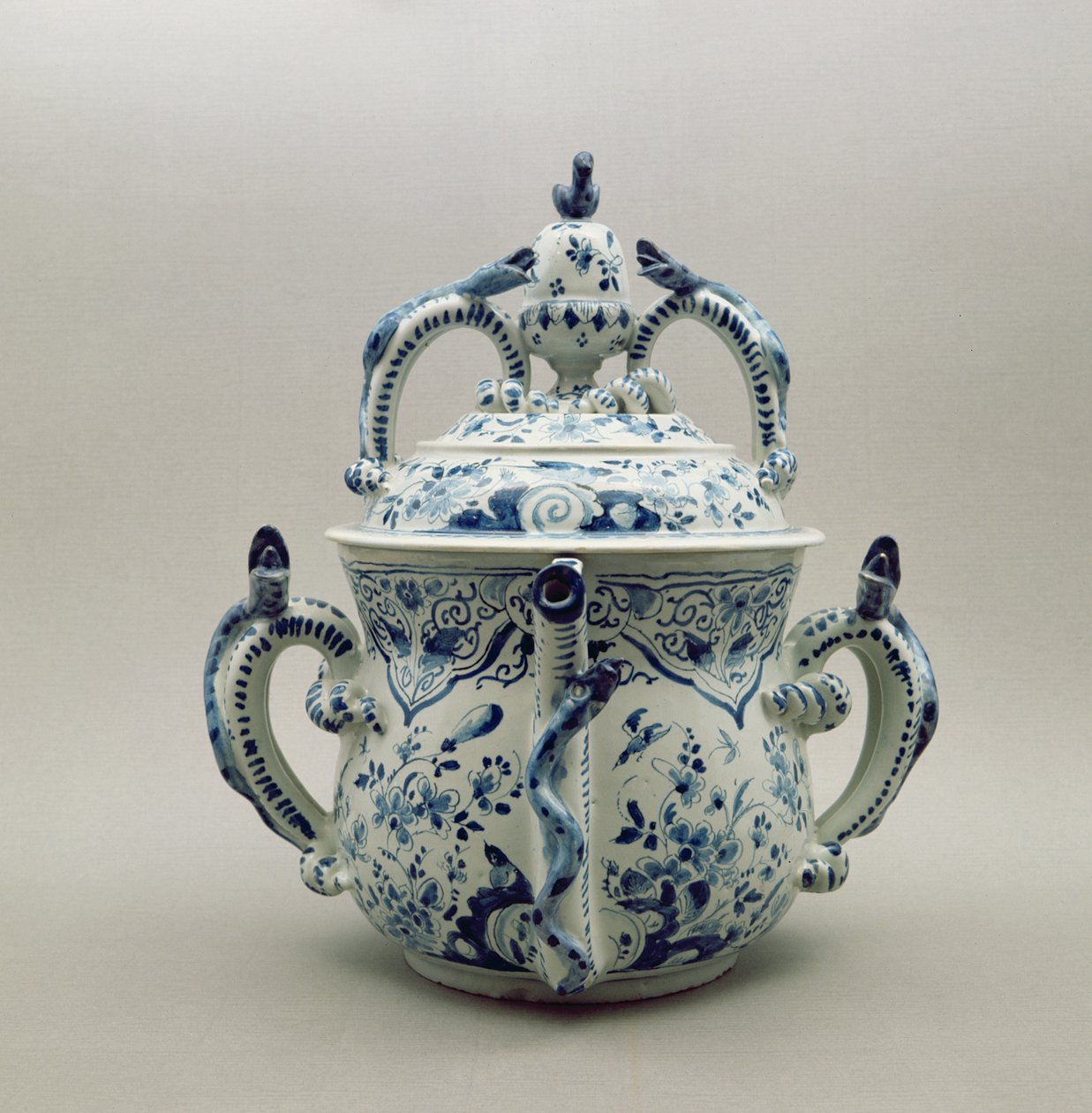 Vaso posset in Delftware di Lambeth, blu e bianco, c.1695 da English School