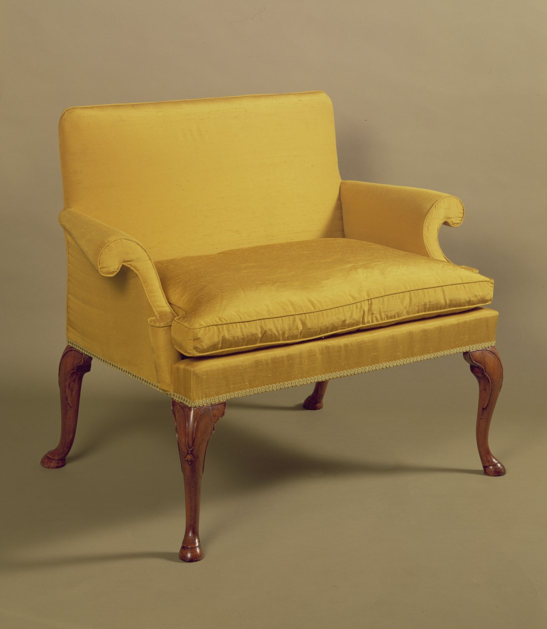 Divano Queen Anne con gambe a cabriole, c.1710 da English School
