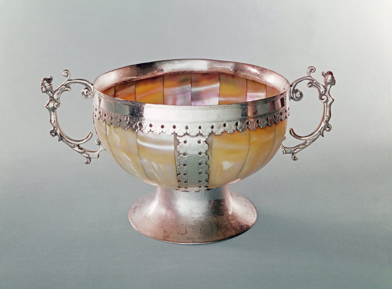 Ciotola wassail in madreperla montata in argento, 1650-1700 da English School