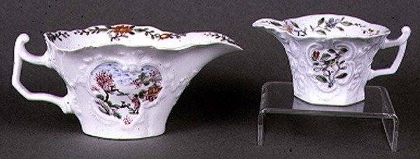 Salsiera e creamer ovale sagomati di Worcester, decorazione policroma a smalto, c.1750-55 da English School