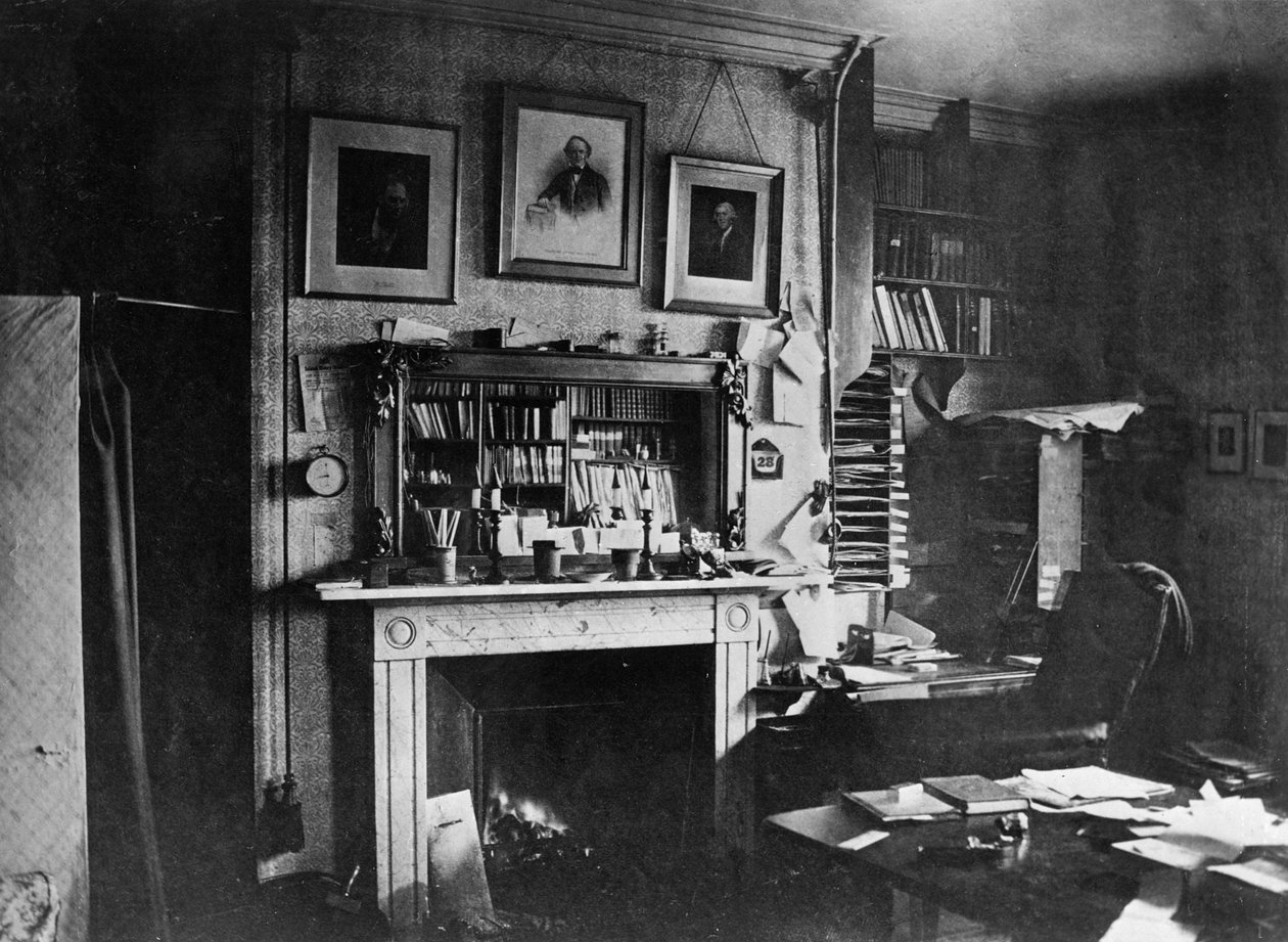Studio di Charles Darwin a Down House da English Photographer