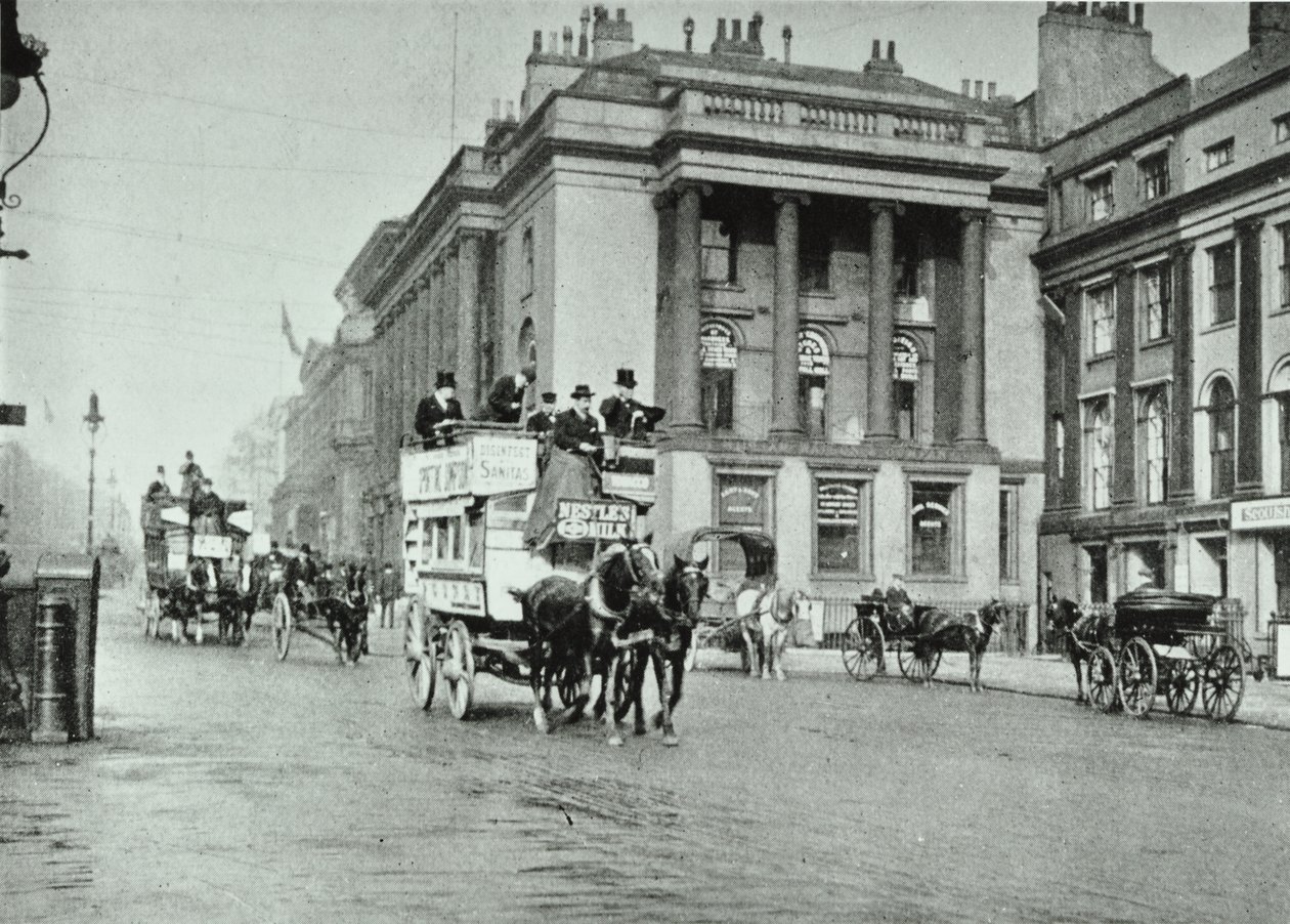 Omnibus a cavalli in Waterloo Place, 1895 da English Photographer