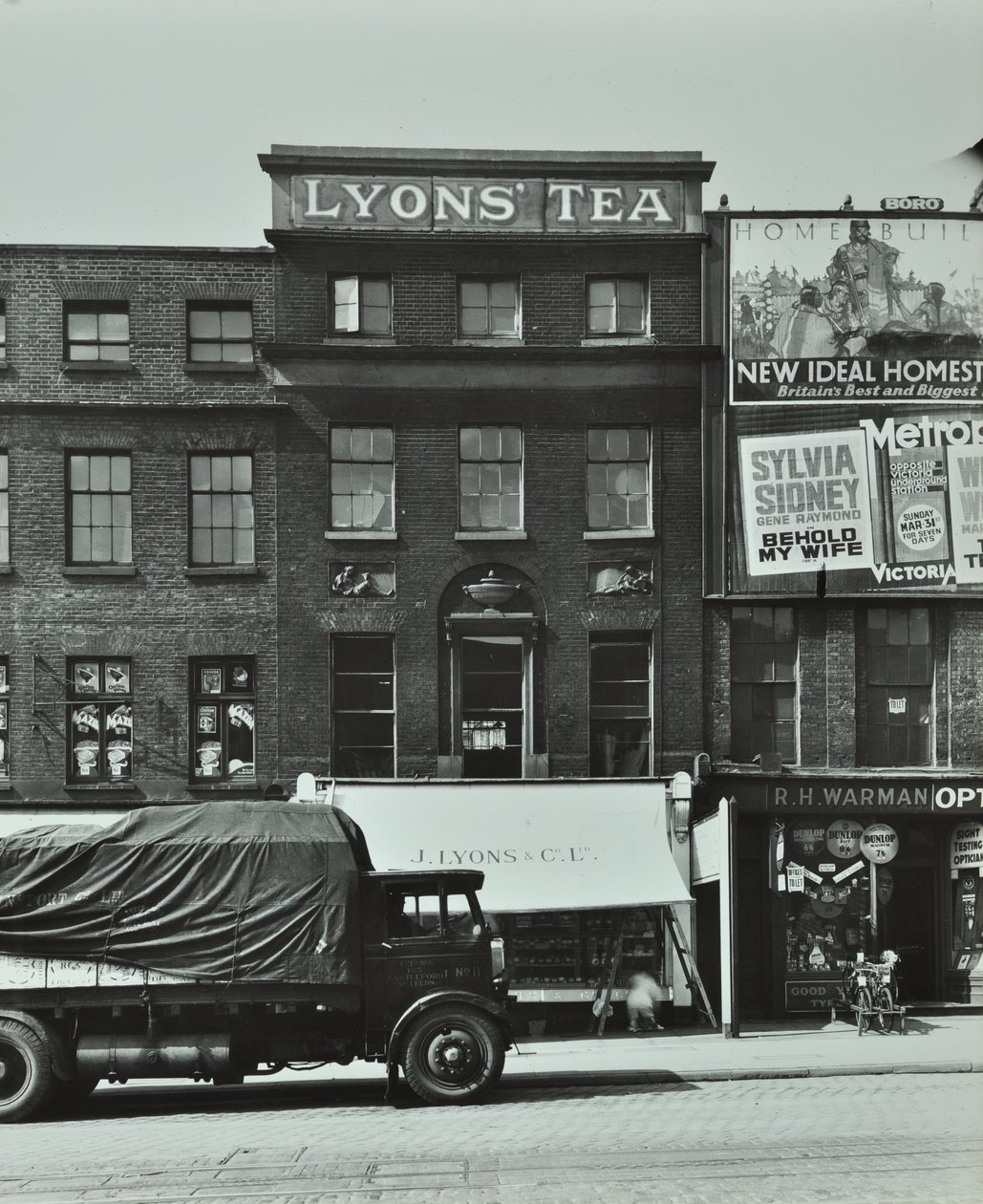 Lyons Coffee House, 7 Blackfriars Road, 1935 da English Photographer