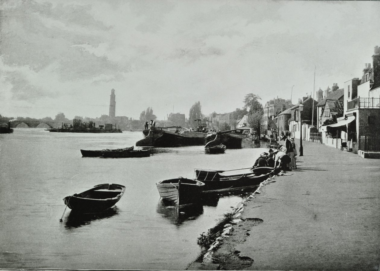 Strand-on-the-Green, Hounslow: vista generale, 1895 da English Photographer