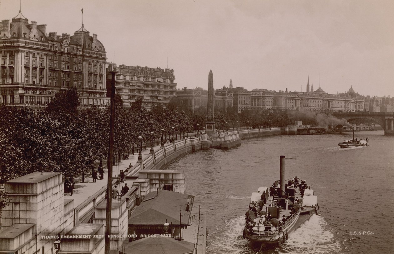 Embankment del Tamigi dal ponte di Hungerford da English Photographer