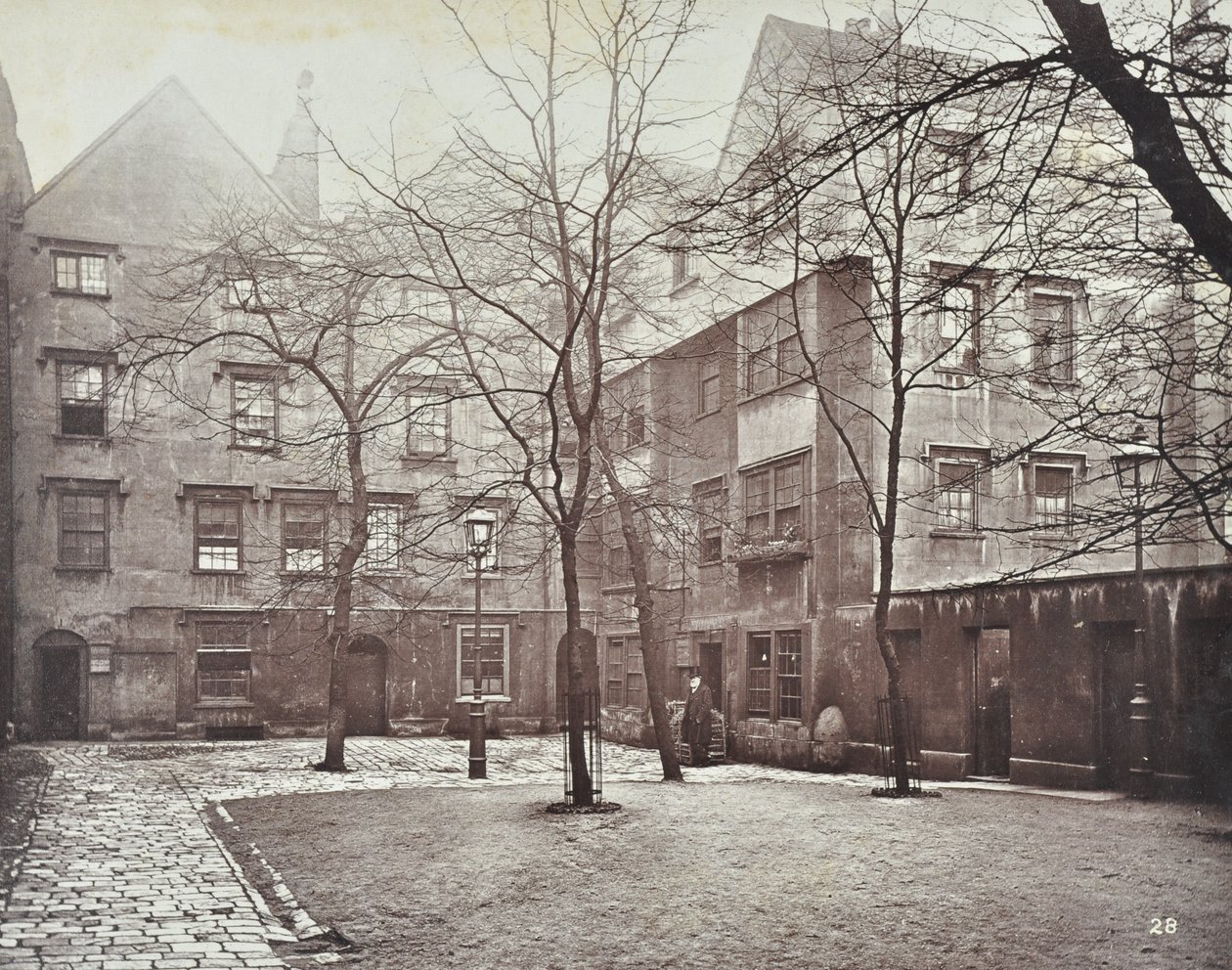 Vista di Barnards Inn, Londra, 1879 da English Photographer