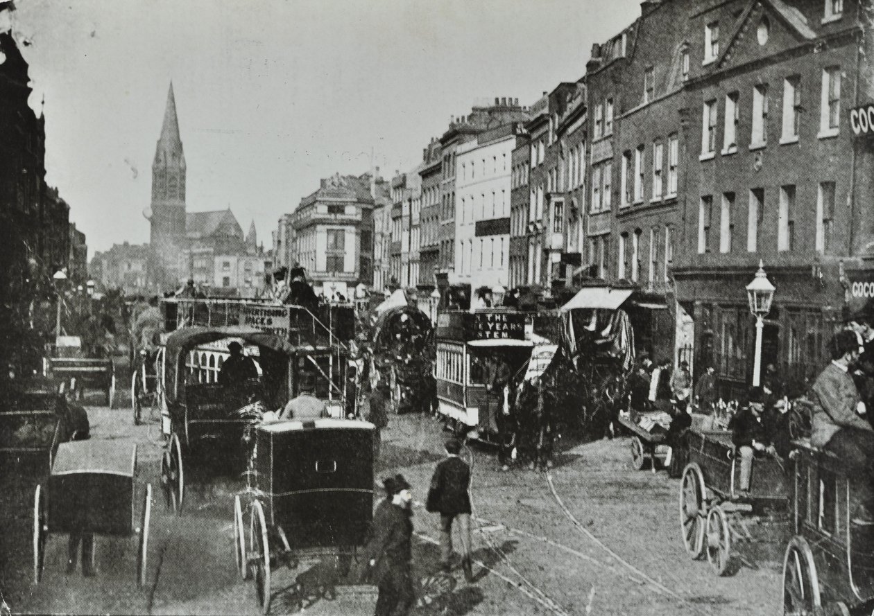 Whitechapel High Street, vista verso est, 1890 da English Photographer