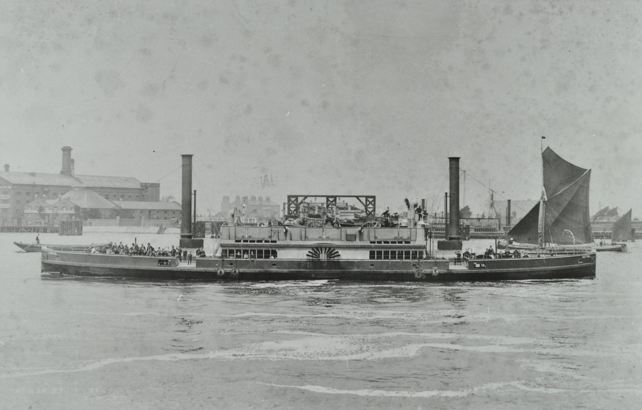 Woolwich Ferry: traghetto sul fiume, 1896 da English Photographer