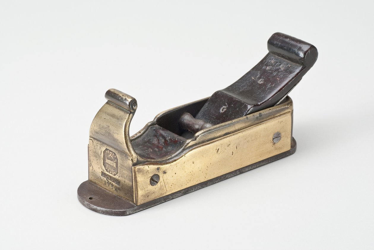 Pialla a mitra, 1739 da English School