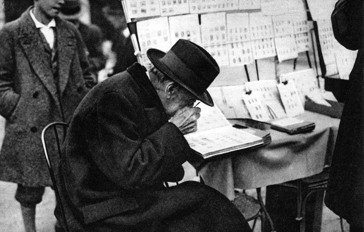 Un vecchio acquirente di francobolli, Parigi, 1931 da Ernest Flammarion